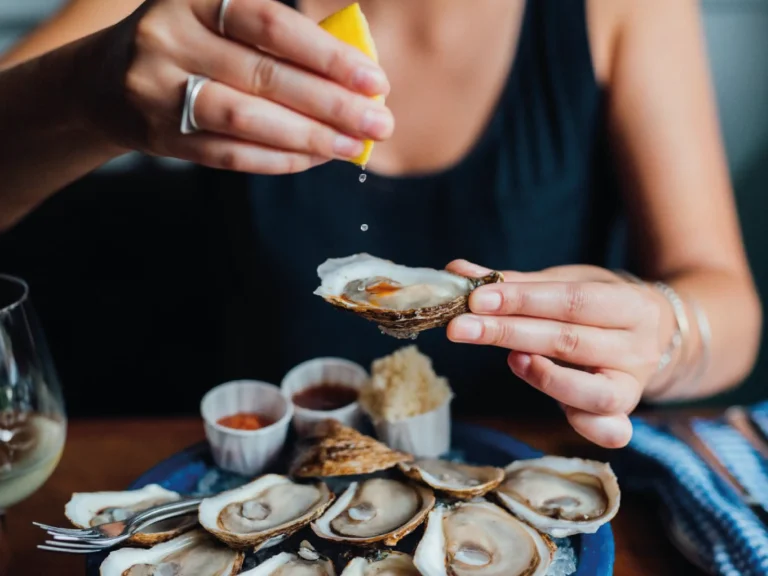 Estragon, appelé herbe dragon, absinthe estragon, armoise potagère, est une herbe aromatique prisée pour son goût anisé et légèrement poivré